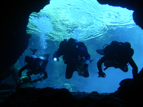 cave diving Manatee springs, Florida